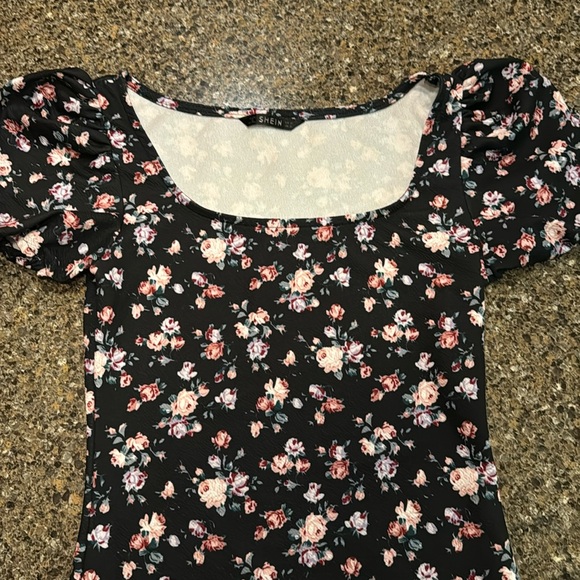 NEW SHEIN fitted black floral top - size XS - Picture 1 of 3